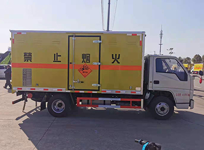 准格尔爆破器材运输车技术升级与安全合规新趋势